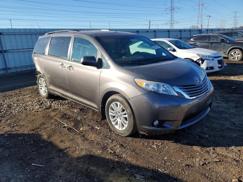 2017 Toyota Sienna xle 8-passenger
