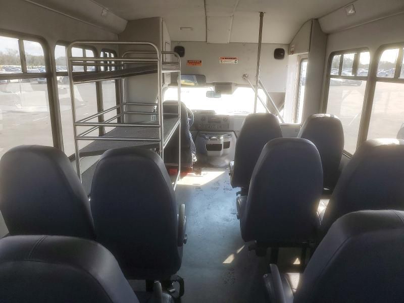 2022 Ford Econoline E350 Super Duty Cutaway Van