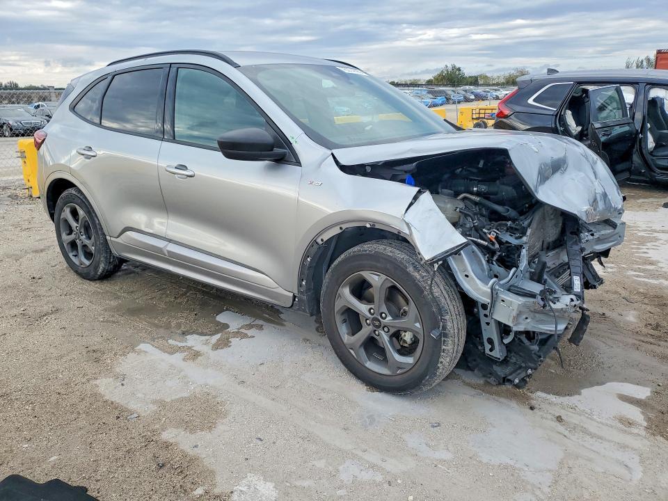 2024 Ford Escape st Line