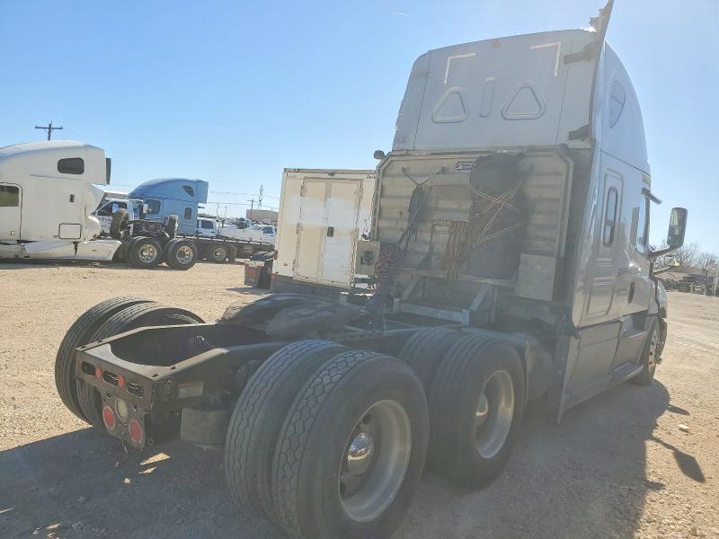 2020 Freightliner Cascadia 126 Semi Truck