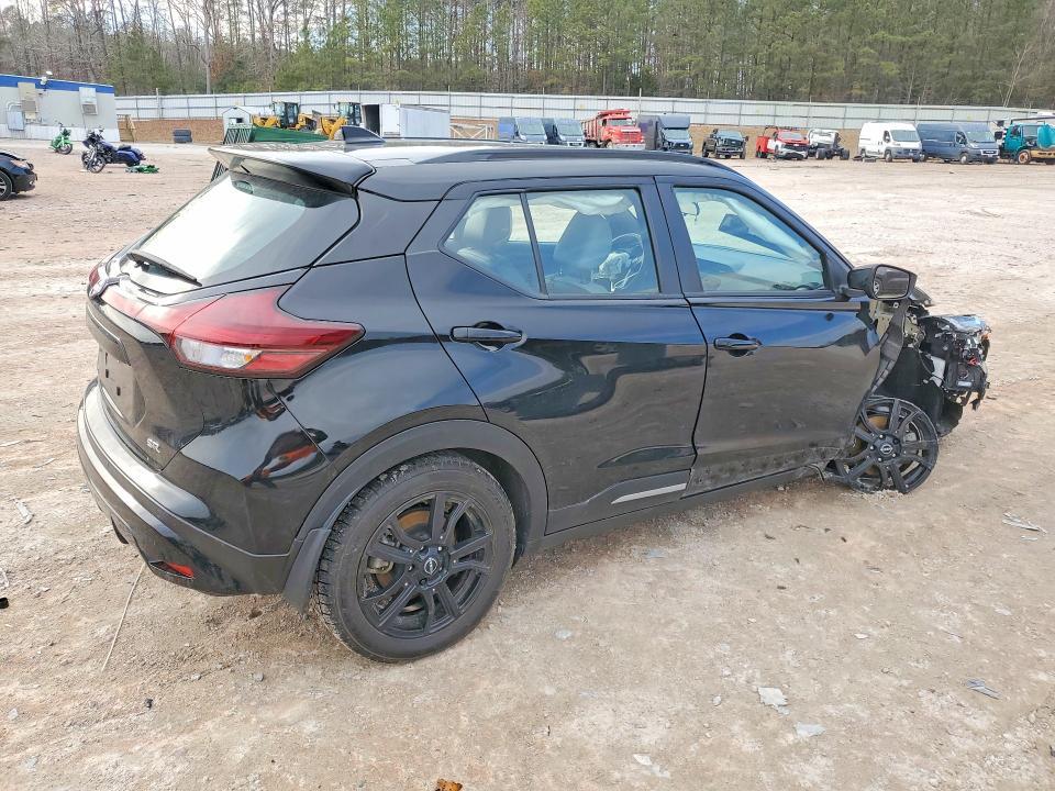 2024 Nissan Kicks sr