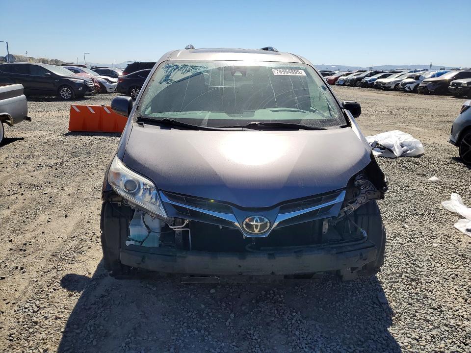 2018 Toyota Sienna xle 8-passenger