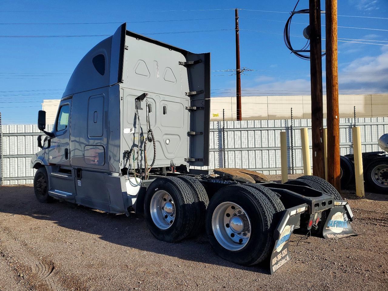 2020 Freightliner Cascadia 126 Semi Truck