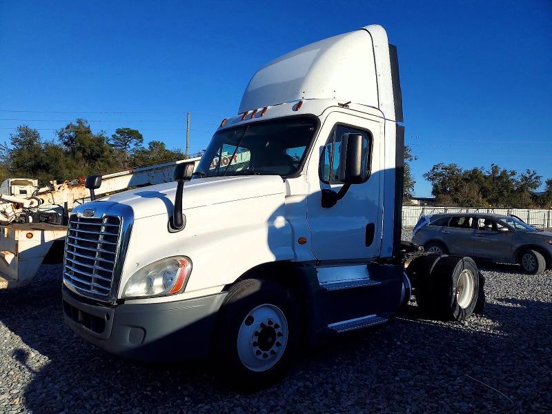 2016 Freightliner Cascadia 125 Semi Truck