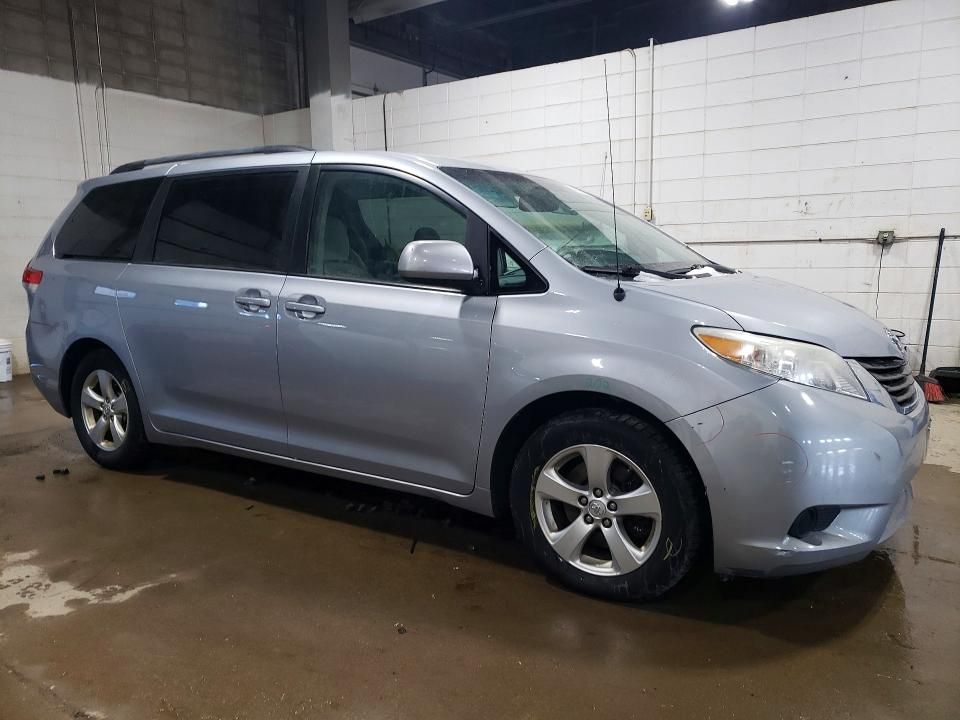 2014 Toyota Sienna le