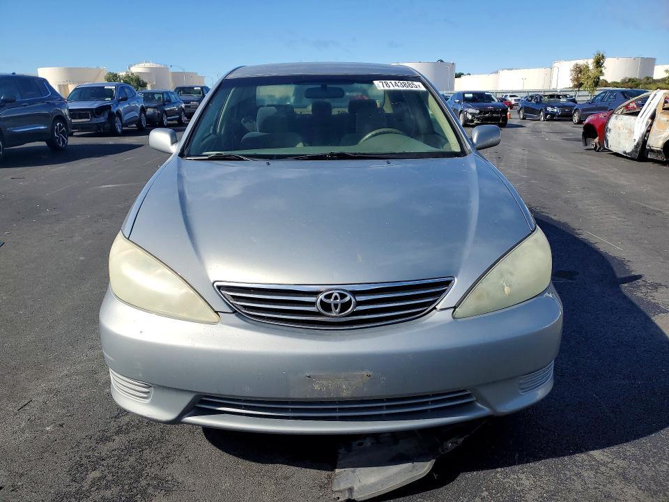 2005 Toyota Camry le