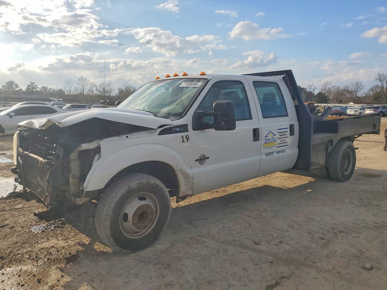 2014 Ford F350 Super Duty Flatbed Truck