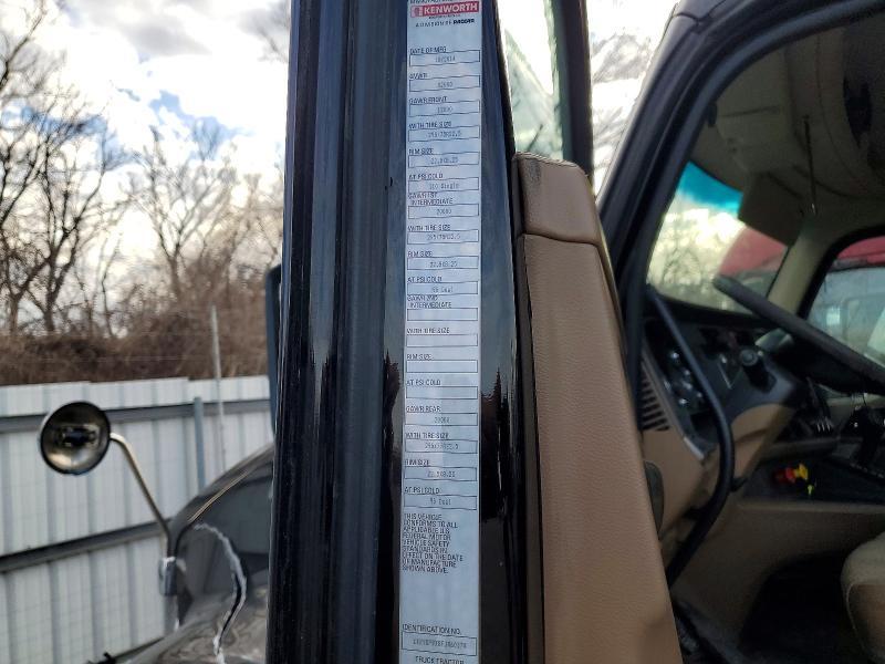 2015 Kenworth T680 Semi Truck