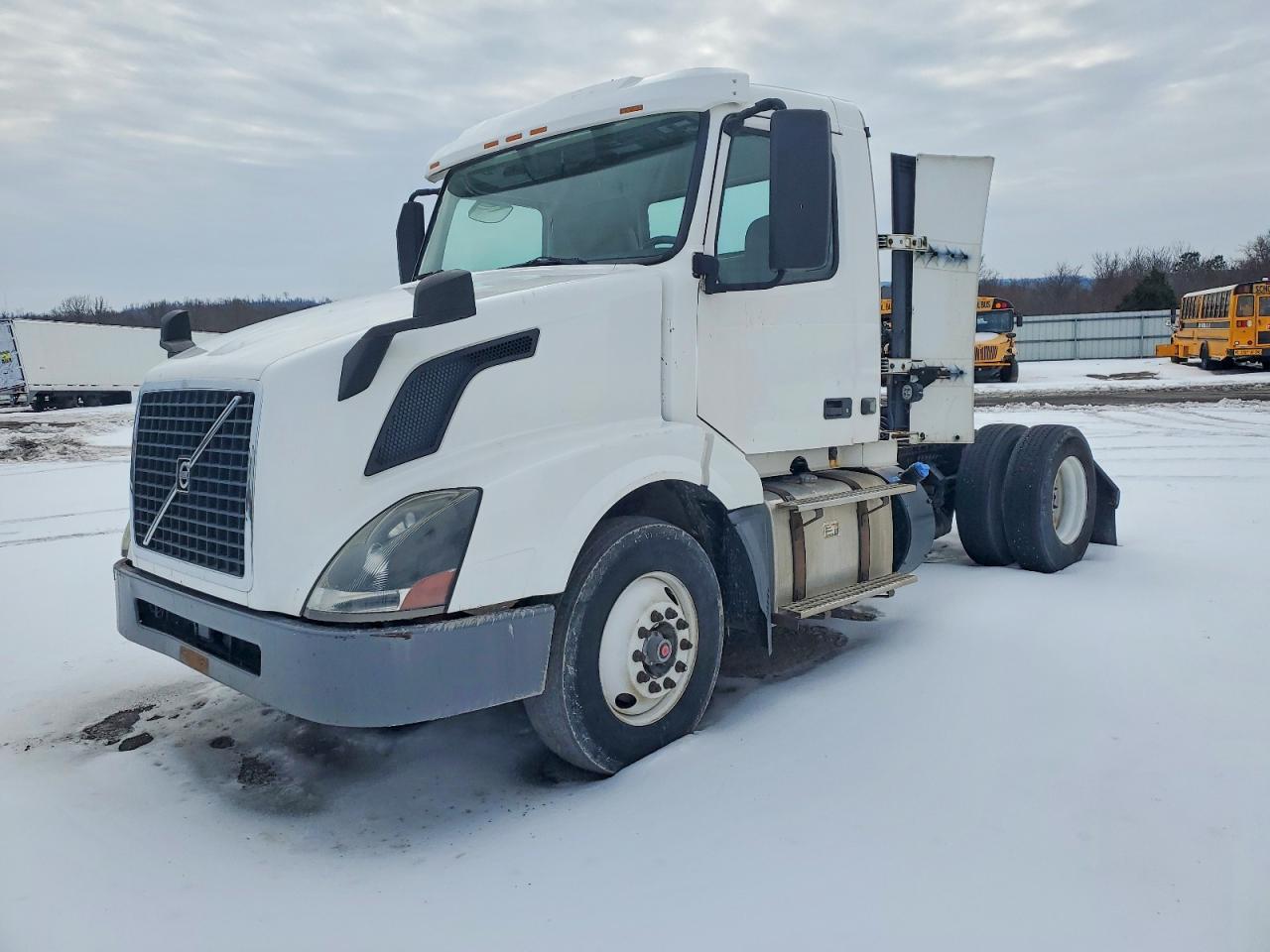 2016 Volvo VNL Semi Truck