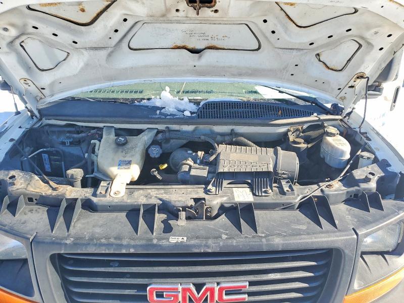 2010 GMC Savana box Truck