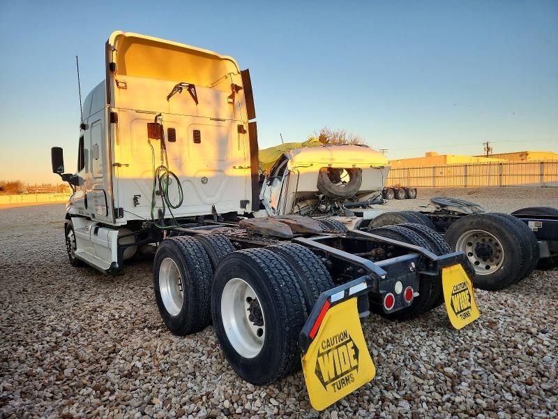 2010 Freightliner Cascadia 113