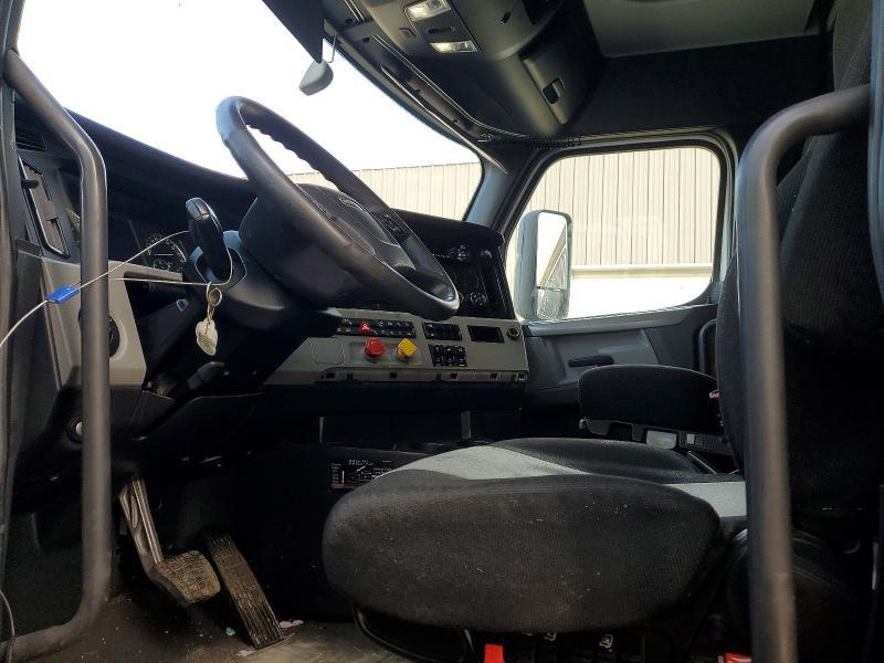 2020 Freigliner 2020 Freightliner CASCAIA126 Semi Truck