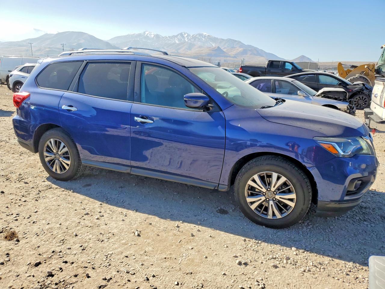 2017 Nissan Pathfinder s
