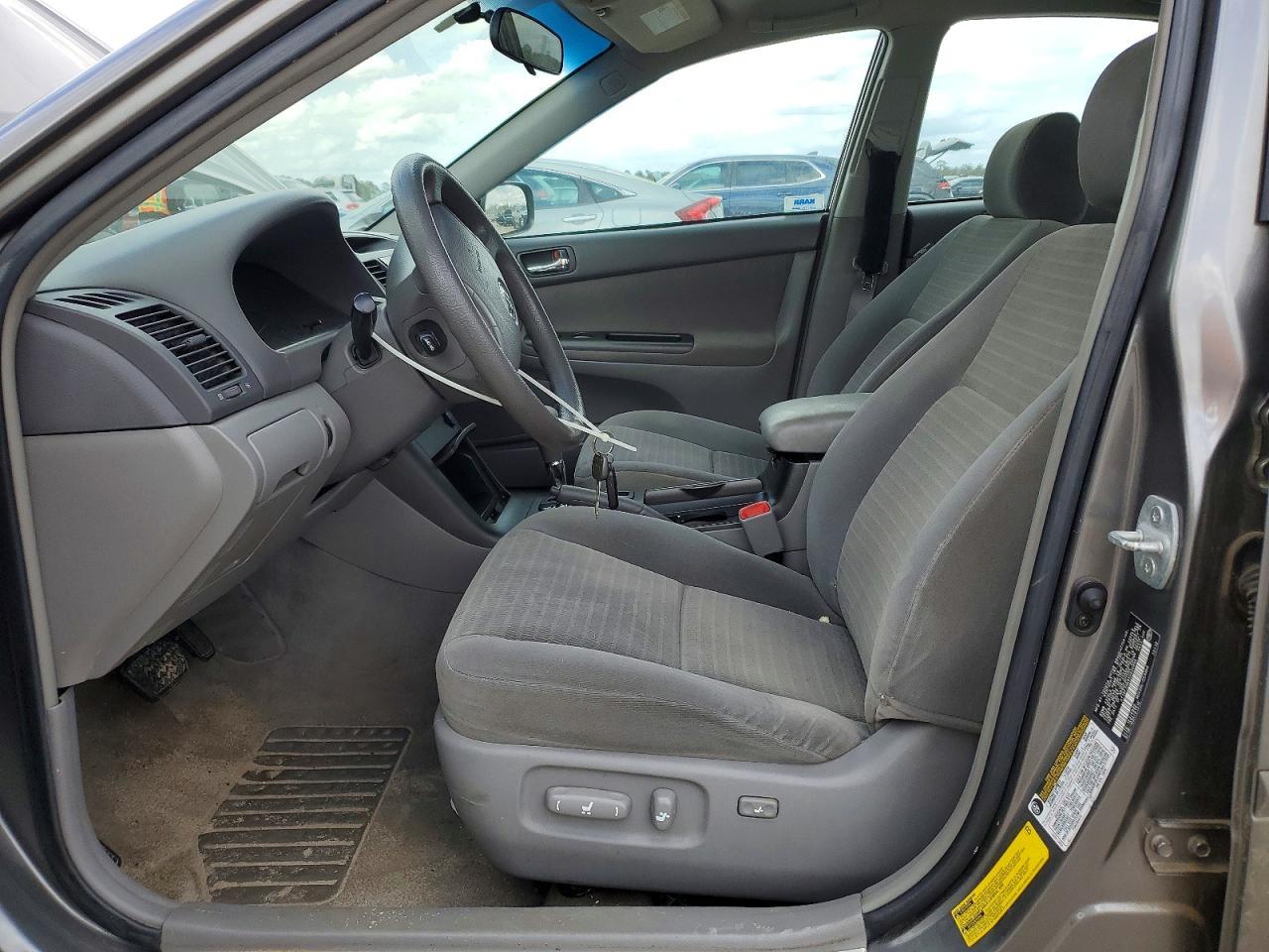 2005 Toyota Camry le
