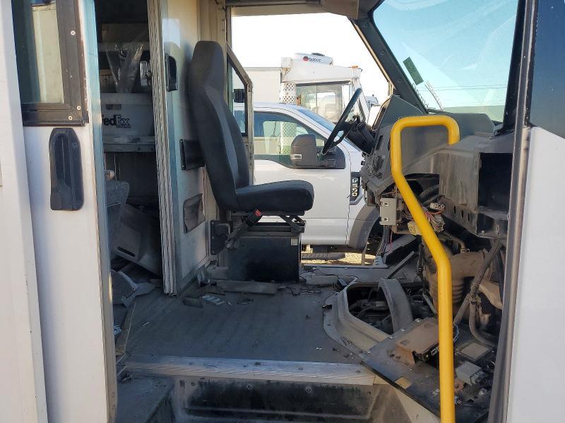 2013 Isuzu NPR HD Delivery Van