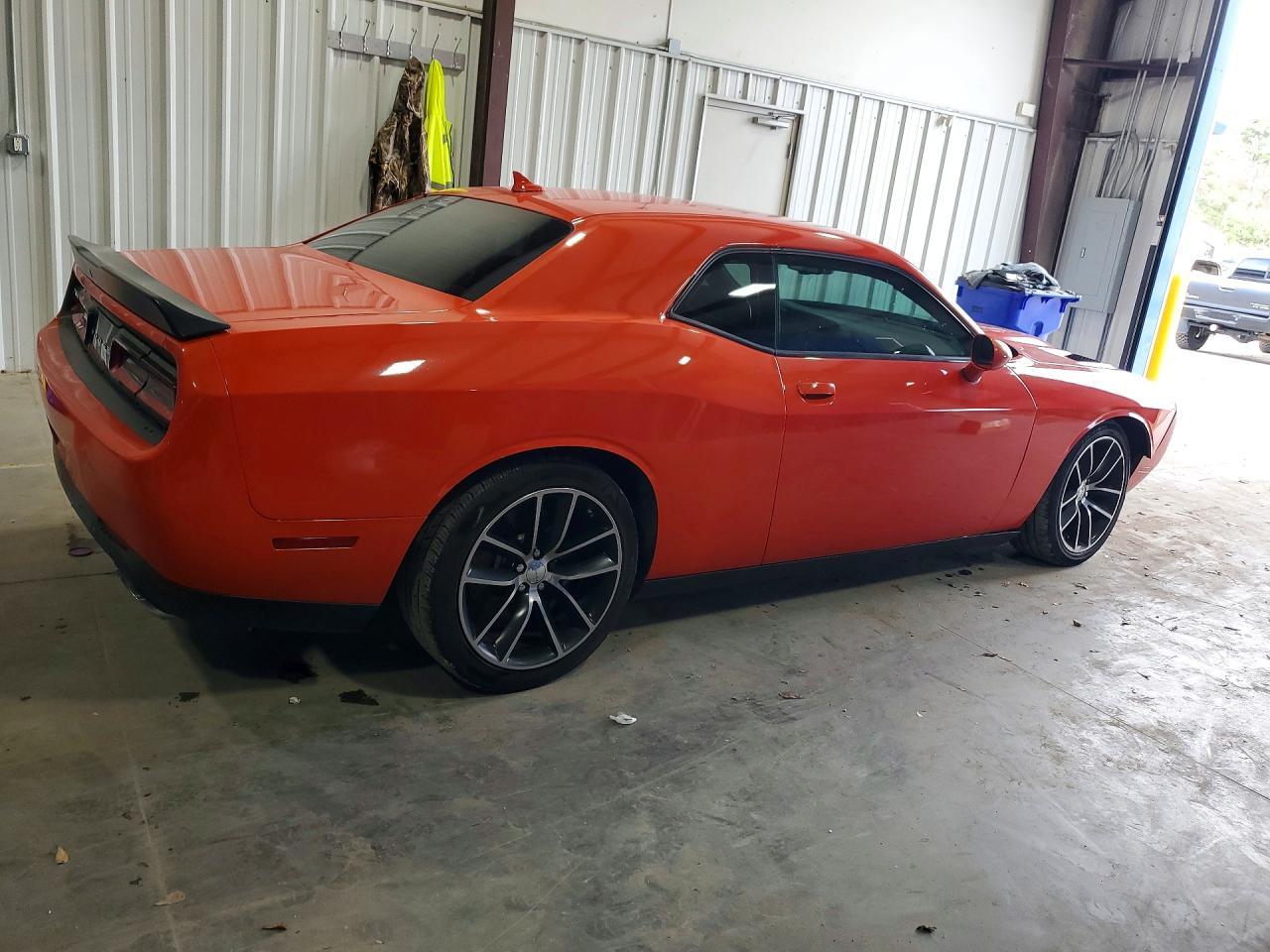 2016 Dodge Challenger r
