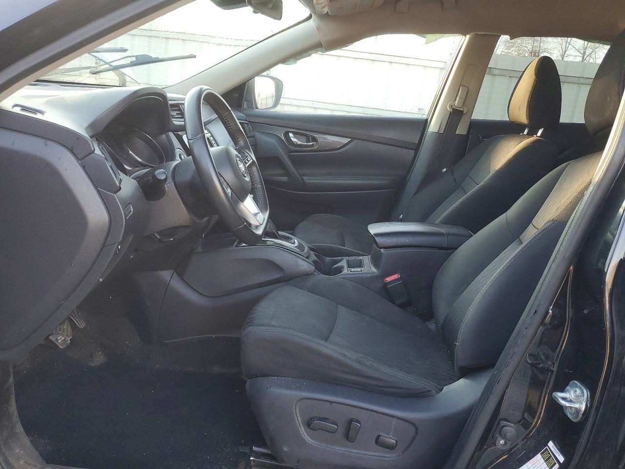 2020 Nissan Rogue sv