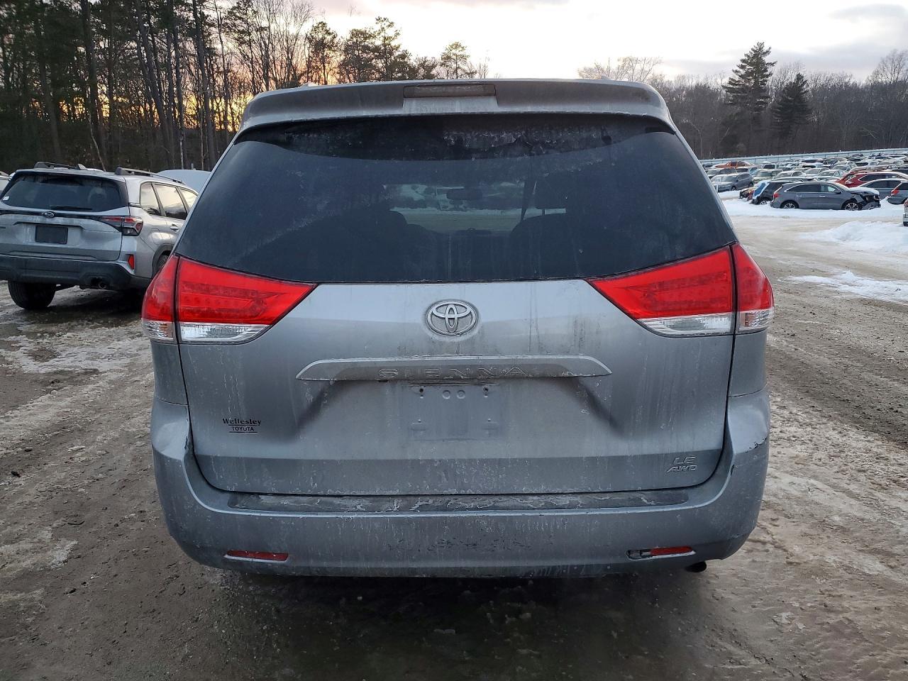 2013 Toyota Sienna le
