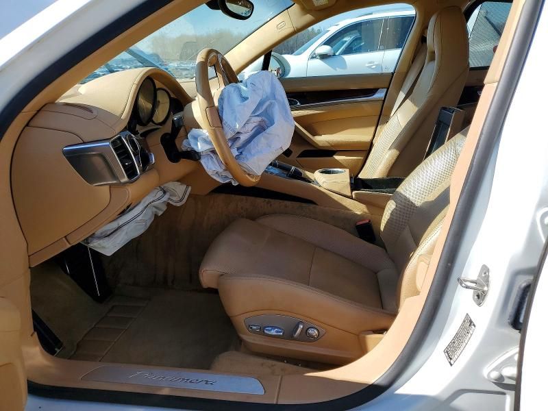 2016 Porsche Panamera 2