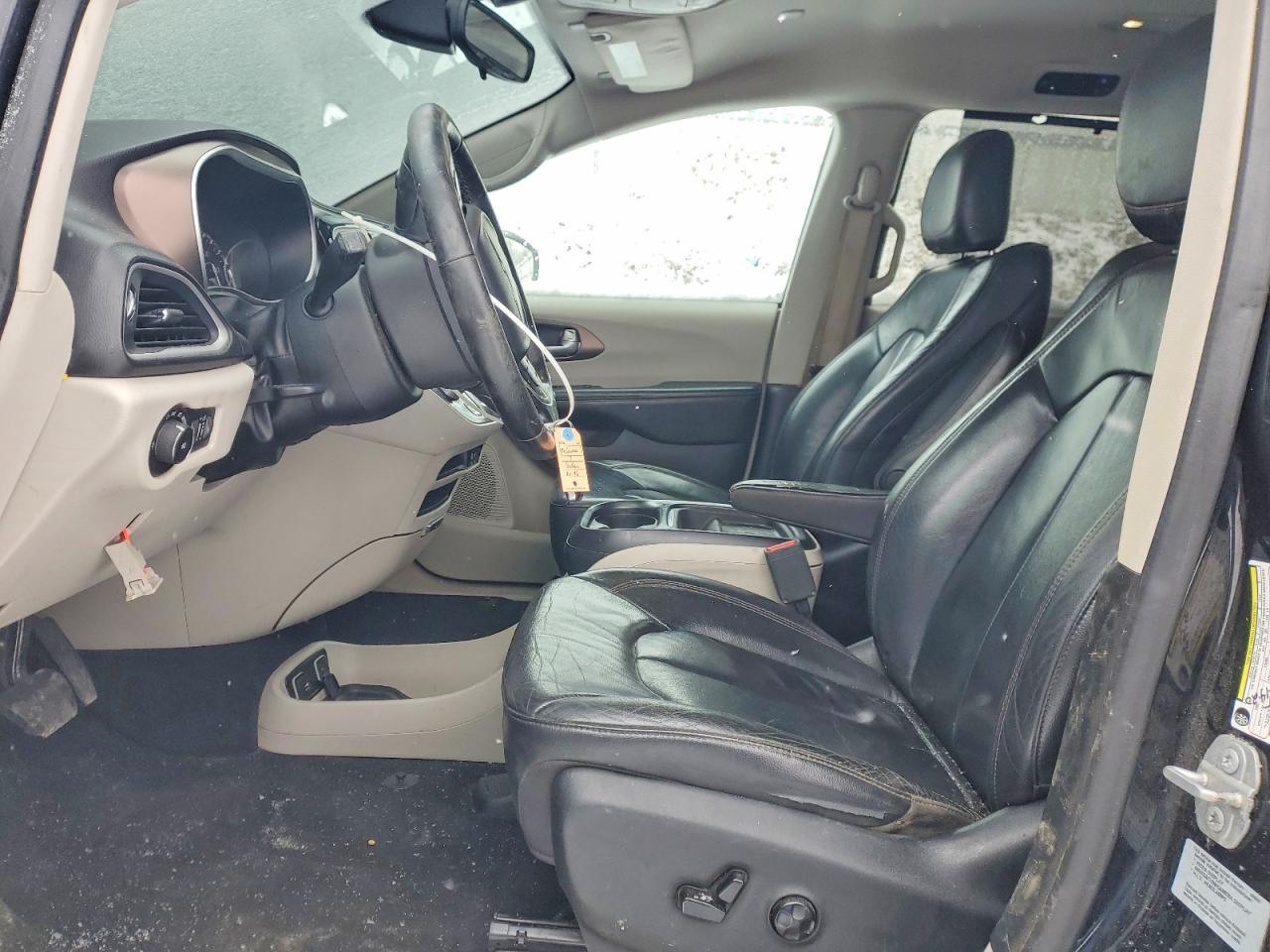 2017 Chrysler Pacifica Touring l