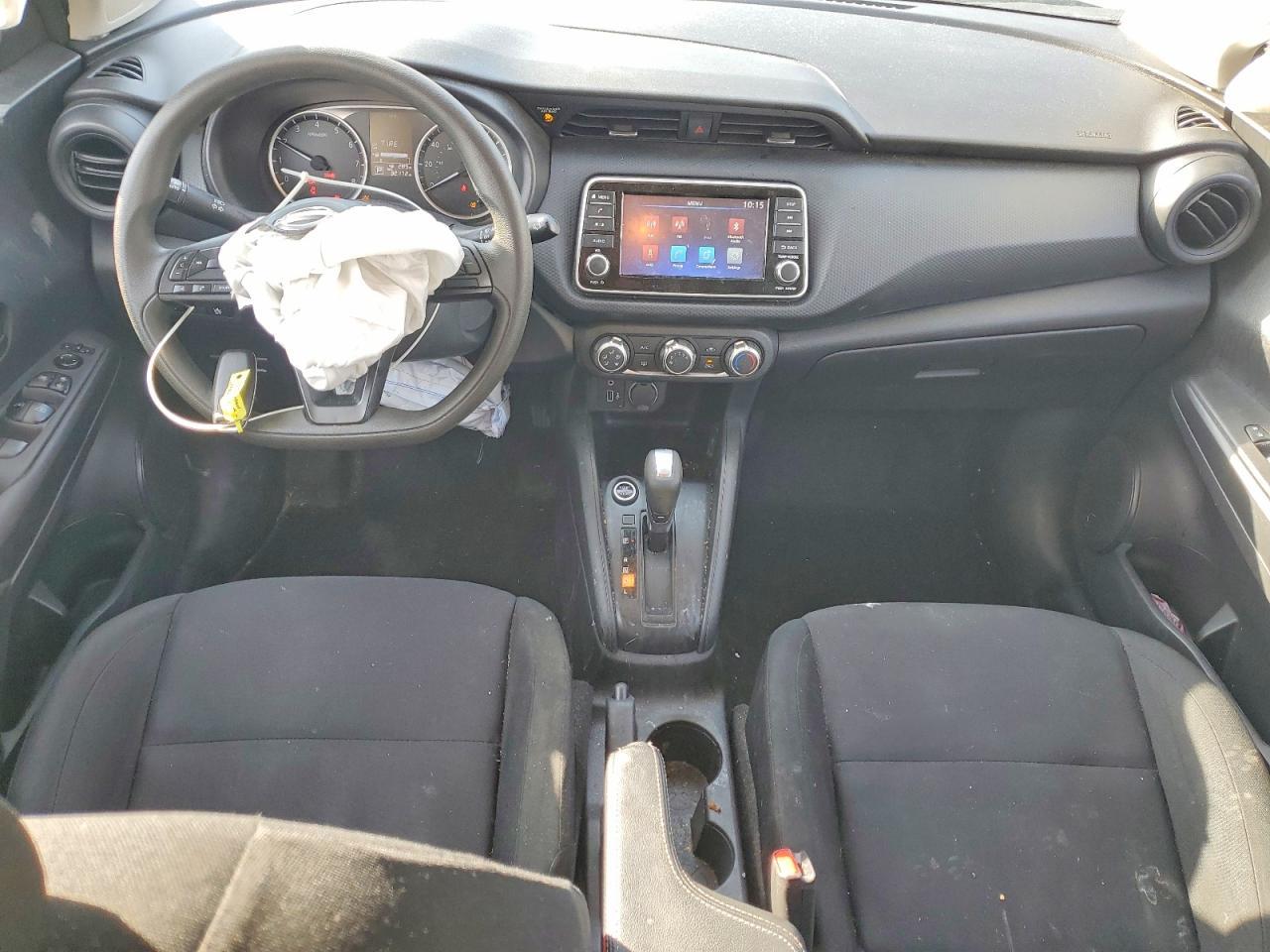 2023 Nissan Kicks s