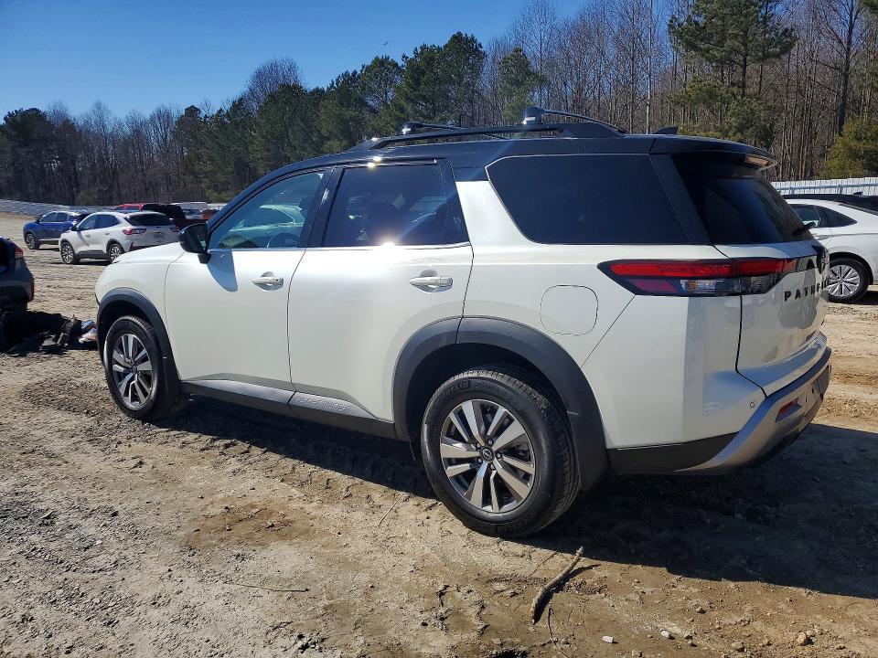 2022 Nissan Pathfinder sl