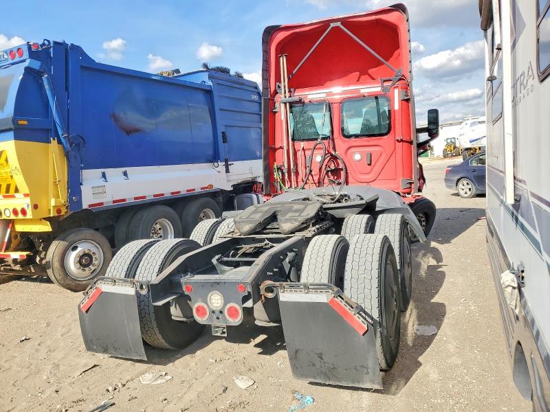 2022 Freigliner 2022 Freightliner Cascadia 116 Semi Truck