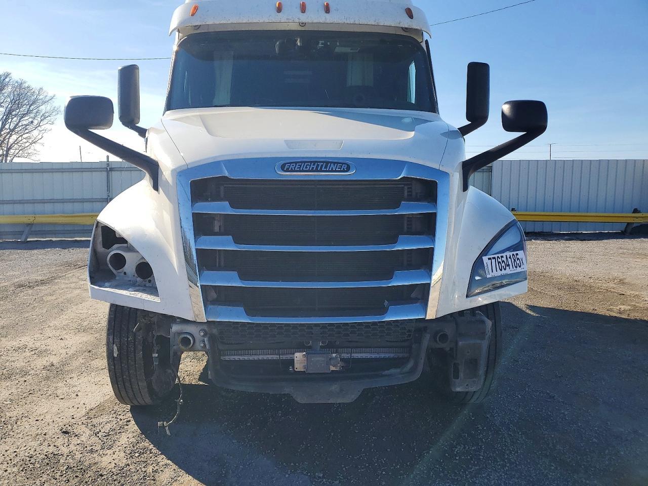 2018 Freightliner Cascadia 126 Semi Truck