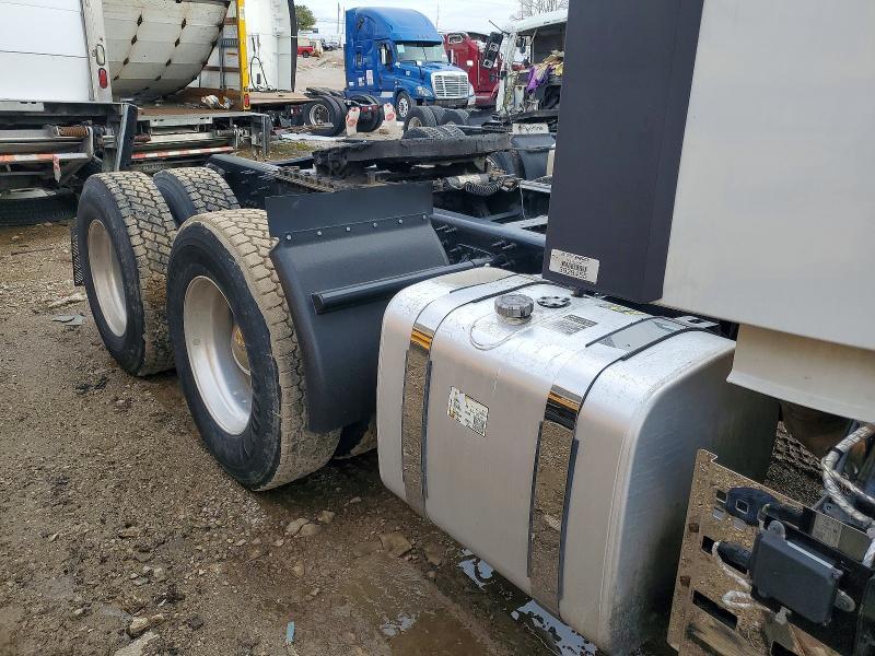 2020 Volvo VNR Semi Truck