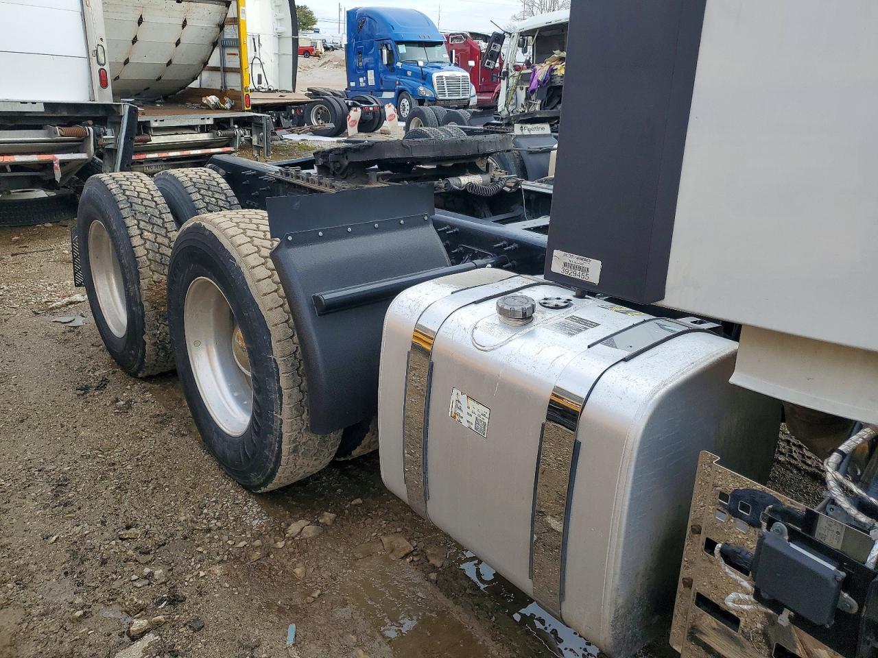 2020 Volvo VNR Semi Truck