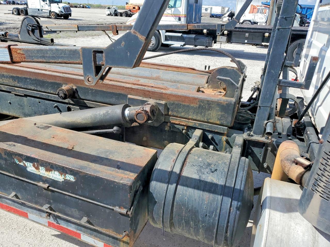 2002 Mack RB688S ROLL-OFF Container Truck