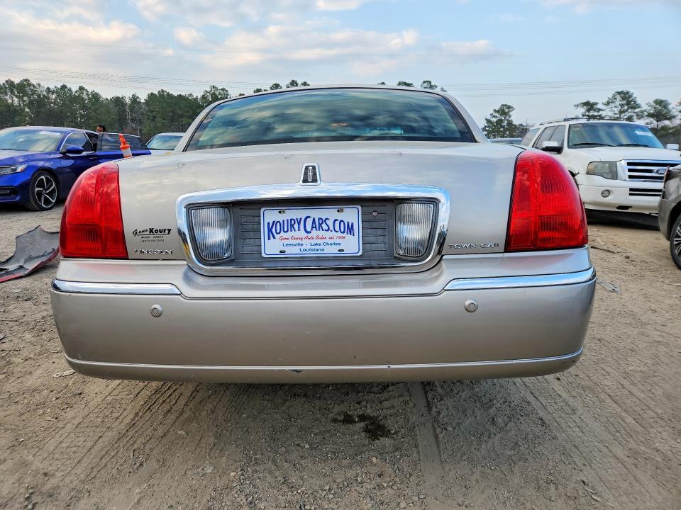 2003 Lincoln Town car Signature