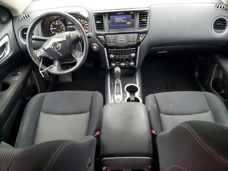 2017 Nissan Pathfinder sv