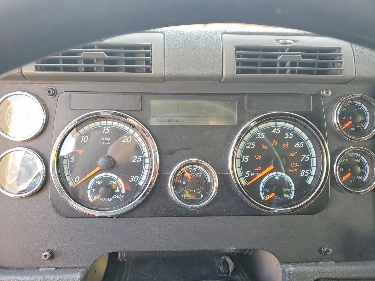 2015 Freigliner 2015 Freightliner Cascadia 125 Semi Truck