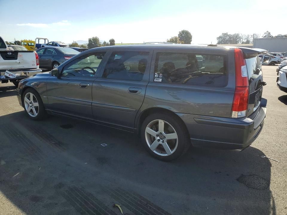 2005 Volvo V70 r