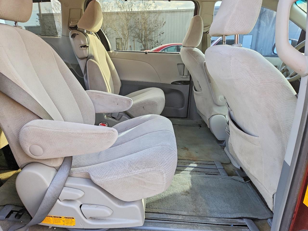 2013 Toyota Sienna le