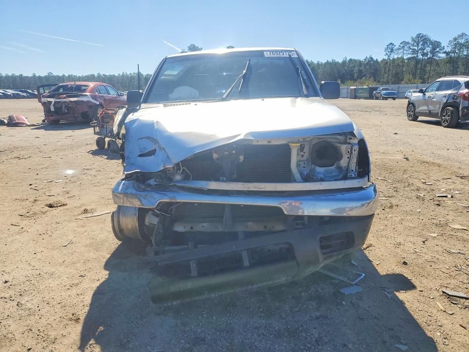 2000 Nissan Frontier xe