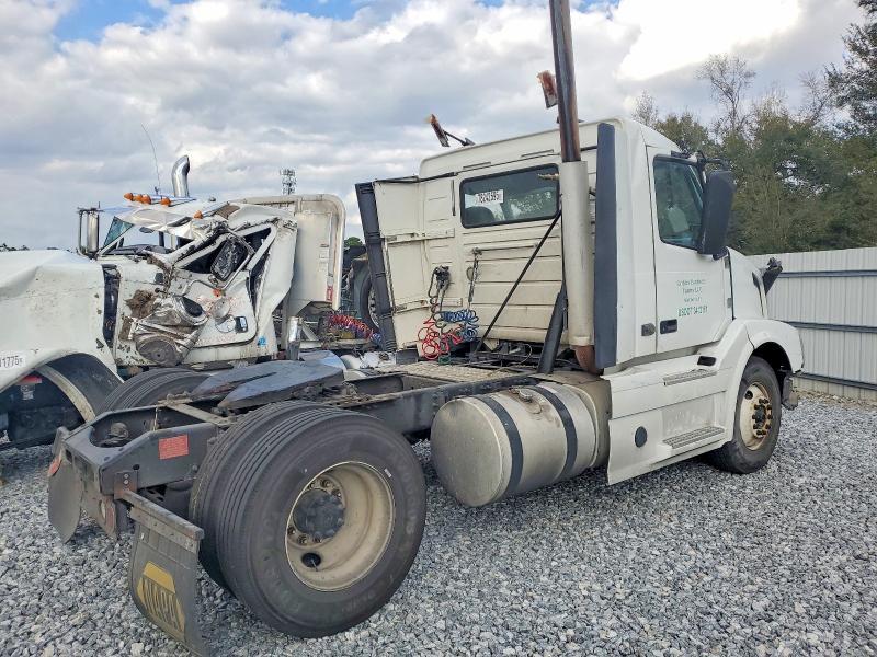 2013 Volvo Vnl Semi Truck