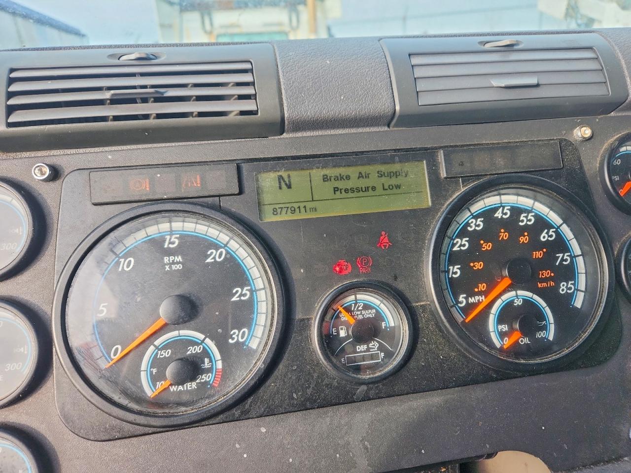 2017 Freigliner 2017 Freightliner Cascadia 125 Semi Truck