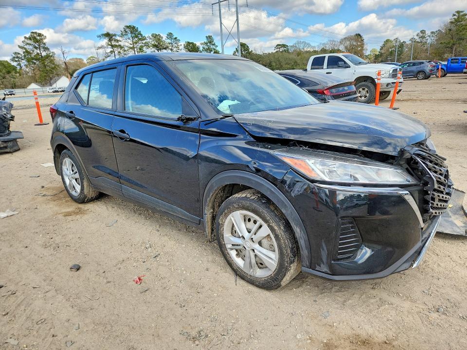 2023 Nissan Kicks s