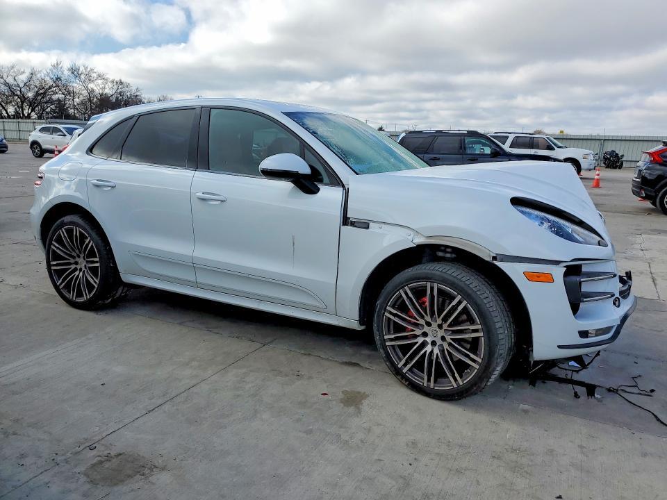 2016 Porsche Macan Turbo
