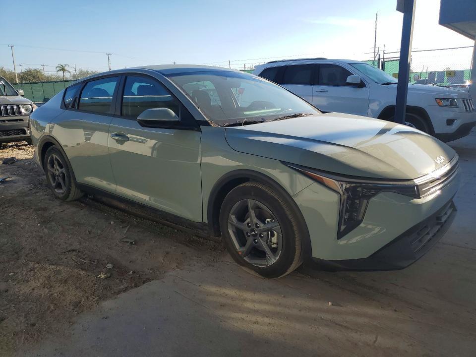 2026 KIA K4 lx
