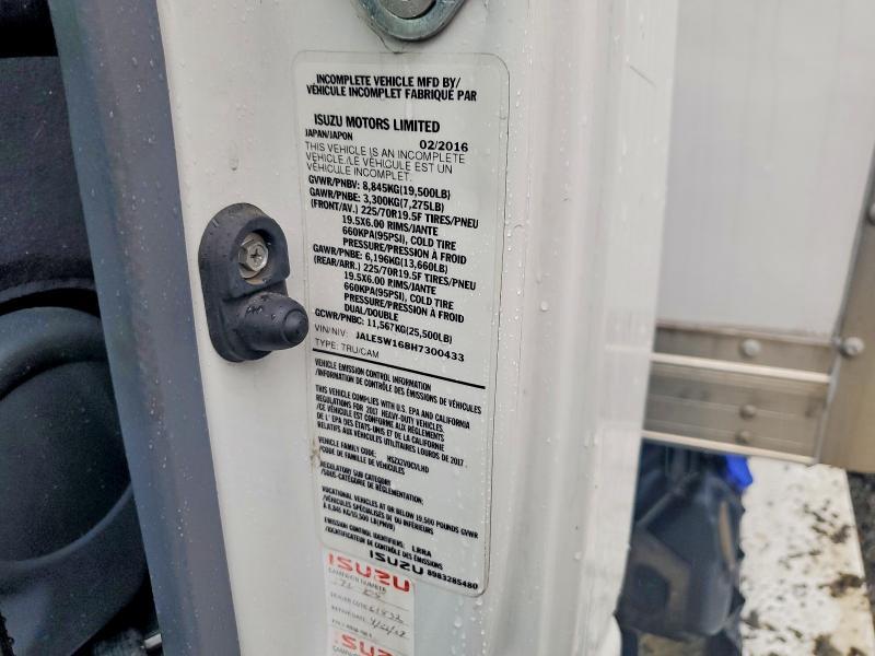 2017 Isuzu NRR BOX Truck