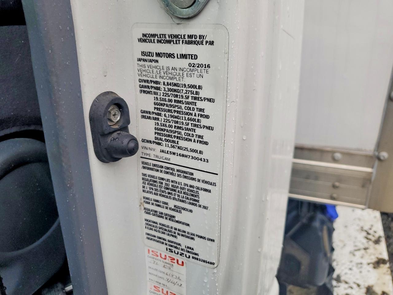 2017 Isuzu NRR BOX Truck