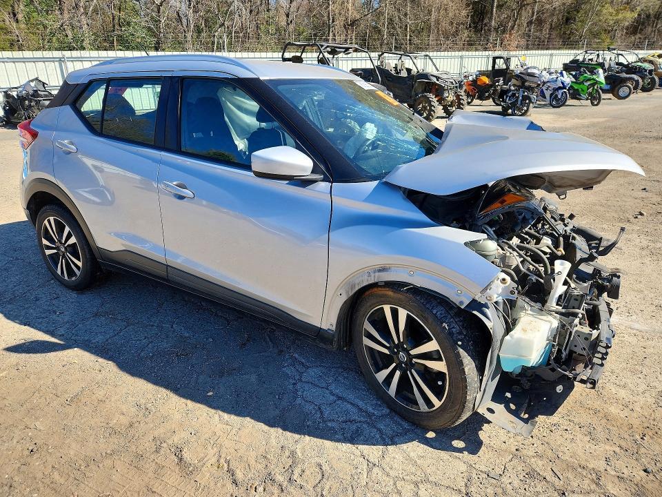 2020 Nissan Kicks sv