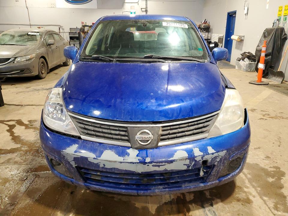 2011 Niss Versa s