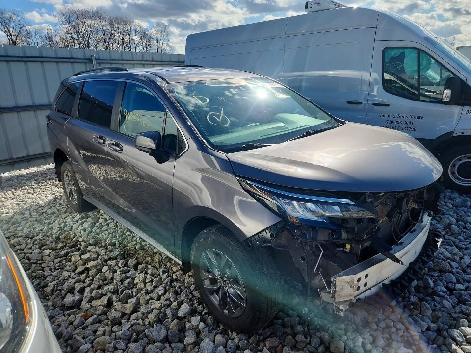 2023 Toyota Sienna le