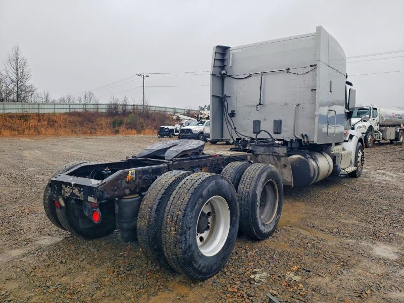 2015 Ptrb 2015 Peterbilt 579 Semi Truck