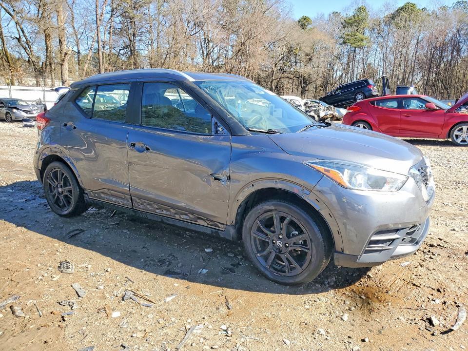 2020 Nissan Kicks sv