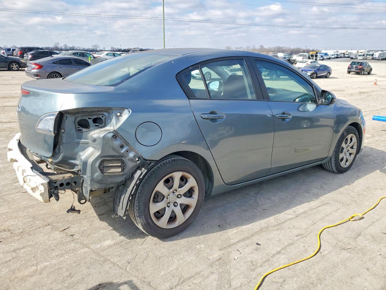 2013 Mazda 3 I